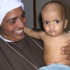 Suor Elisabetta con un bambino